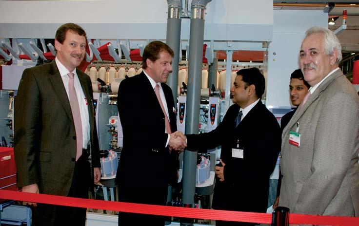 12 Oerlikon Schlafhorst Express Müşteriler & Partnerler Hindistan da V Tipi, Autoconer 5 li en büyük link tesisi Aarti International (Ludhiana, Hindistan) 50 adet Autoconer 5 in siparişini verdi