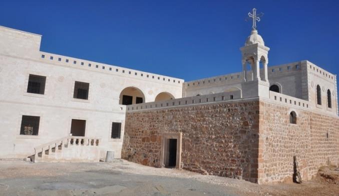 bir külliye olduğu anlaşılmaktadır. (11) Mor Aho Manastırı Mor Kiryakus Manastırı Mor Kiryakus Manastırı, İlk çağ Hıristiyanlığın fetret devri olan 4.yüzyılda, yaklaşık M.S.