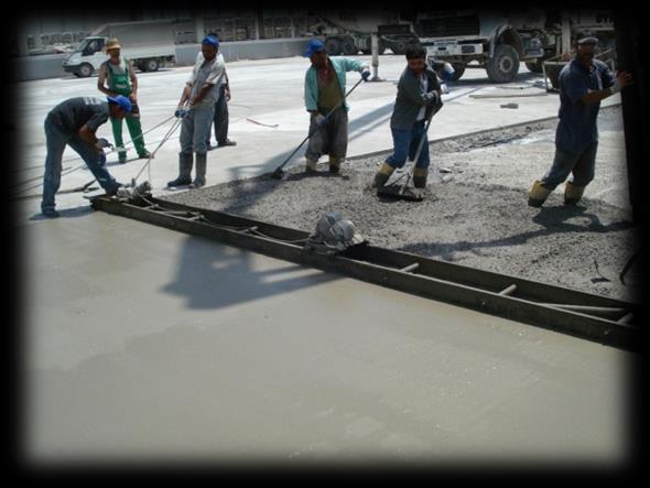 Beton Dökümü Beton işbaşına geldiğinde beton cinsi ve slamp ve segregasyon durumlarının kontrolleri yapılarak beton