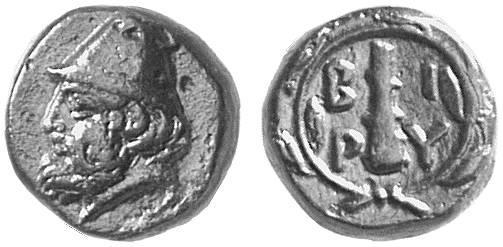 21 Katalog 13 Ö.Y. Sade piloslu, sol profilden, yaşlı ve sakallı Kabeiros. A.Y. Defne çelengi içerisinde Herakles in lobutu ve lejant yer almaktadır.