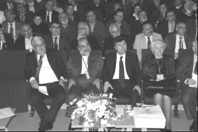 56 Doç. Dr. H.elek HDAYOĞLU Yrd. Doç. Dr. Zuhal ÜRKAŞ Fotoğraf 11. empozyum Programı Kapanış oturumunda ise, Prof. Uğur DRAN, Prof. Dr. ahmut KAYA, Hattat Hüseyin KULU, Prof. Dr. H. Örcün BARIŞA ve Prof.