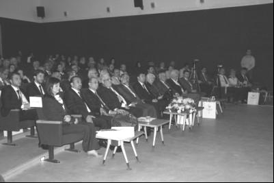 52 Doç. Dr. H.elek HDAYOĞLU Yrd. Doç. Dr. Zuhal ÜRKAŞ Fotoğraf 5. empozyum Programı RG AÇILIŞI Program kapsamında Prof. Dr. Fevzi Günüç ün anısına Güzel anatlar Fakültesi bünyesinde yapılan Fevzi Günüç anat Galerisi nin açılışı da yapıldı.