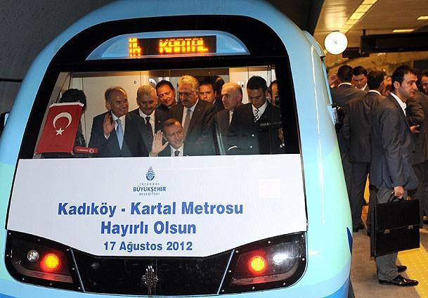 2.3.3 M4 Kadıköy-Kartal metro hattı Yapımına 2008 yılında başlanan ve Kadıköy-Kartal arasında hizmet verecek olan metronun uzunluğu yaklaşık 22,7 km olup 16 yolcu istasyonuna sahiptir.