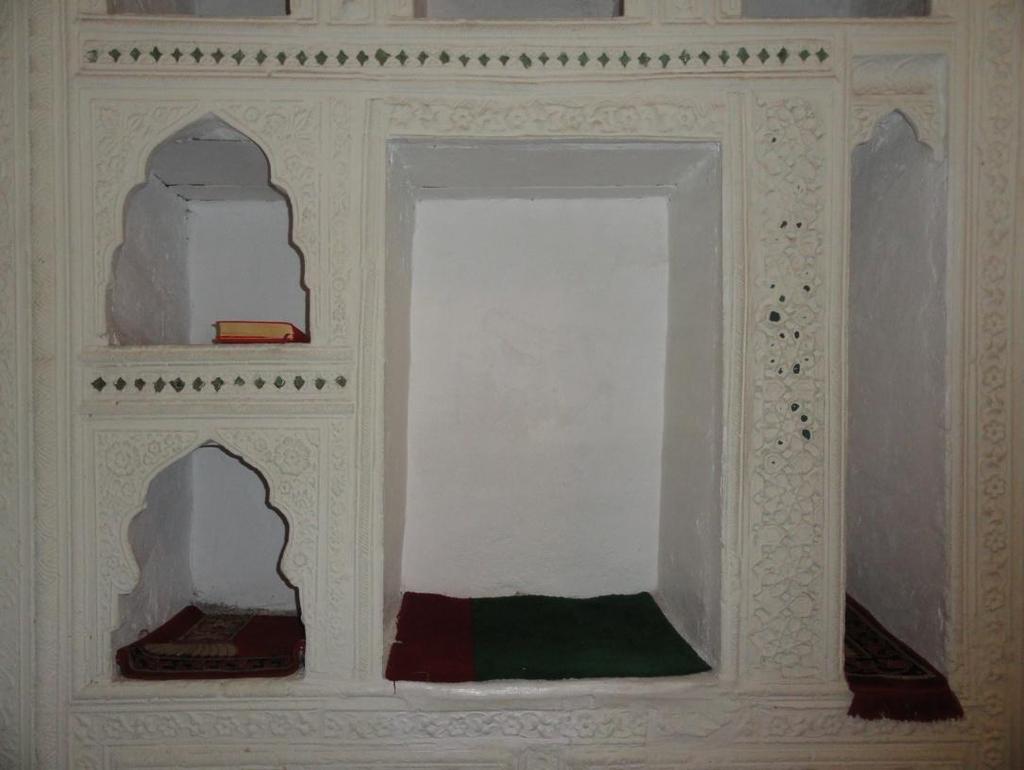 Resim 23 Bursa Yıldırım Camisi güneybatı tabhane mekanı duvar kaplamasında bulunan panolar ve bordürler