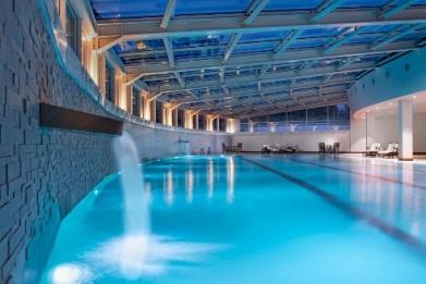 50 D-Resort Grand Azur, ısıtmalı yarı olimpik kapalı yüzme havuzuna sahiptir.