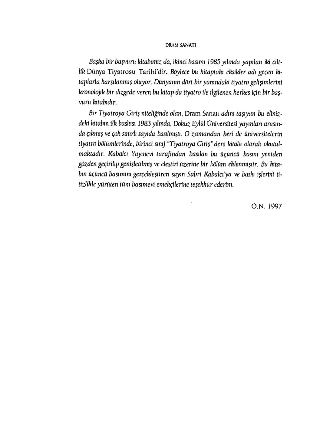 D RA M SA N A T I Başlrn bir bcışwm kitabımız tla. ikinci tasımı 1985yılında yapılan iki ciltlik Dünya Tiyatrosu Tarihi'dir. Bûylece İm kitaptaki eksikler adı geçcıı kitaplarla karşılanmış oluyor.