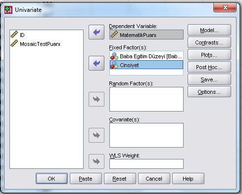 Bağımlı değişkenimiz olan MatematikPuanı değişkenini Dependent Variables kısmına İki bağımsız