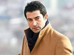 Kenan İmirzalıoğlu Ekranlara Dönüyor Kenan İmirzalıoğlu, dizi setlerine görkemli bir dönüş yapmaya hazırlanıyor.