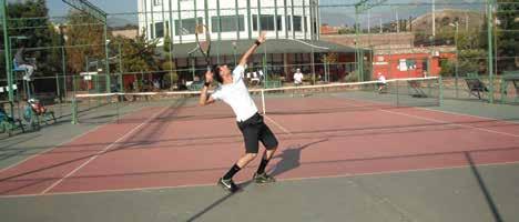 İçimizden biri Fatih KILIÇ Uzun süredir tenis ile ilgileniyorum ve oynuyorum, tenise olan sevgim çocukluğumdan başlayan bir sevgi, hep oynamak isteyip fırsat bulamadığım ama hep içimde yaşattığım bu