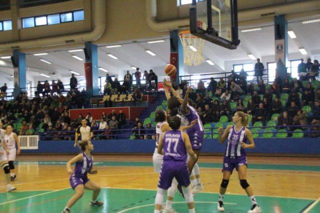 59-44 ile üçüncü periyodu tamamladı. Maçın son çeyreğinde de mücadeleyi bırakmayan Bodrum ekibi karşılaşmayı 80-48 kazanarak bitirdi.