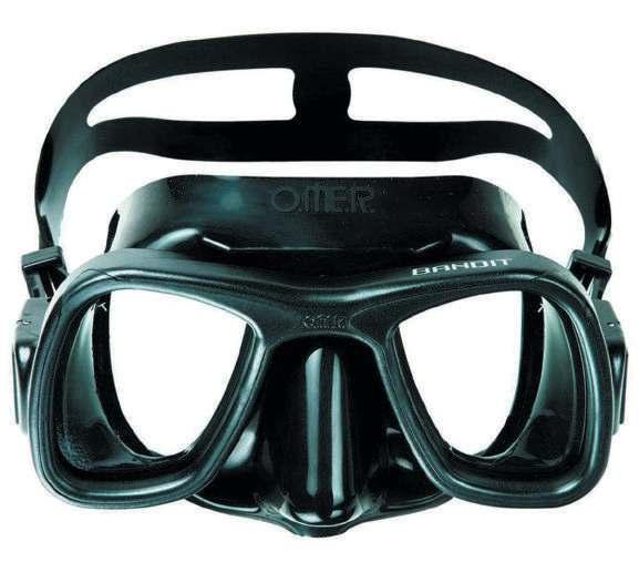 Son zamanlarda geliştirilen aynalı dalış maskeleri de sporcunun pas vereceği takım arkadaşına bakışlarını ve göz
