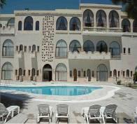 com DĠNLER HOTEL Kapadokya nın Ürgüp Ģehir merkezine sadece 500 metre mesafede bulunan Dinler Hotels - Ürgüp, 20.000 m² alanda yeģillik içerisine kurulmuģtur. Otelde toplam 172 adet oda bulunmaktadır.