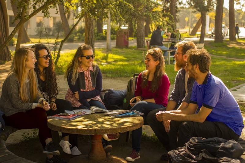 2- Kampüse gelmek suretiyle yüz yüze kayıt: Online kayıt yapmayı tercih etmeyen veya yaptıramayan öğrencilerimizin, 14-18 Ağustos 2017 tarihlerinde Gebze Teknik Üniversitesi Öğrenci İşleri Daire