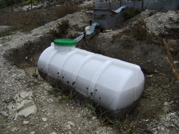 İkinci kısım ise yüzeysel akışı, parsel içinden gelen sürüntü materyalinin tutulduğu toplama tankından yüzeysel akış depolama tankına ileten bağlantıdır (Şekil 2).
