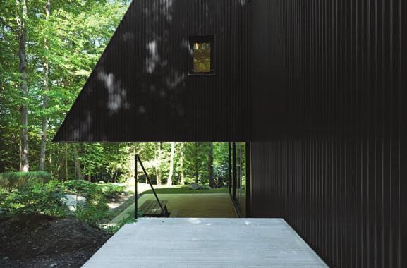 FA House Quebec, Canada» Nestled in the privacy of a hemlock forest, FAHOUSE presents an amazing building that seems to emerge from a children s story.