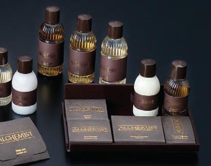 Markamız Alchemist tasarımı, mevcut görsellerdeki şişe formlarının, sabunların ve kutuların dışında da tercih ve talep edeceğiniz diğer form ve özelliklerde tasarlanabilir.
