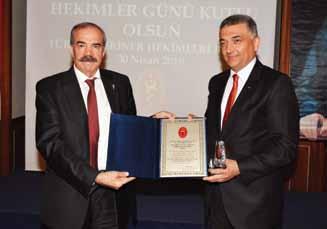 ödül ve plaket verilmiştir.