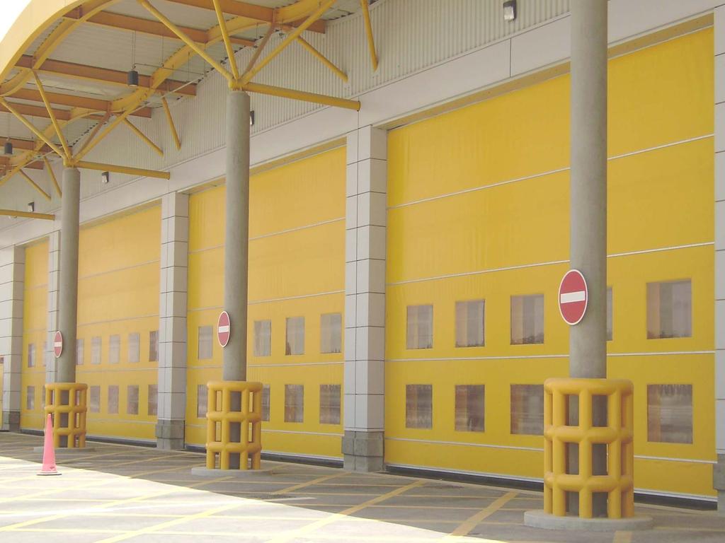 Paw-Maxi Hangar kapıları çift cidarlı brandadan oluşur ve güçlendirilmiş gövde yapısıyla üst seviyede rüzgar direnci sağlar.