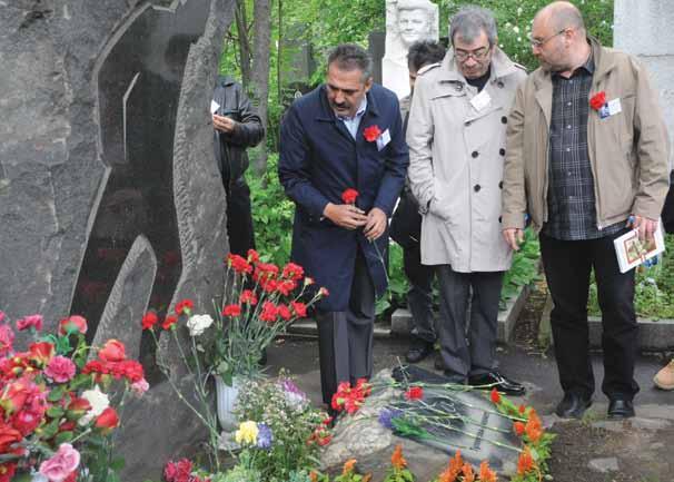 yılında Moskova daki mezarı başında anıldı MAVi.. GOZLU Rusya da kurulan ilk Türk tiyatrosu olan Moskova Türk Tiyatrosu ilk oyununu sahneledi.