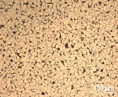 149 Resim 7.9. 4-1 numaralı Ç1020 26 ppm bor içeren Ç1020 malzemesinin haddeleme yönüne paralel olarak farklı büyütmedeki mikroyapısı Resim 7.6. ve 7.7. de görülen 15 ppm malzemenin mikroyapı fotoğraflarında okla gösterilen noktaların Resim 8.