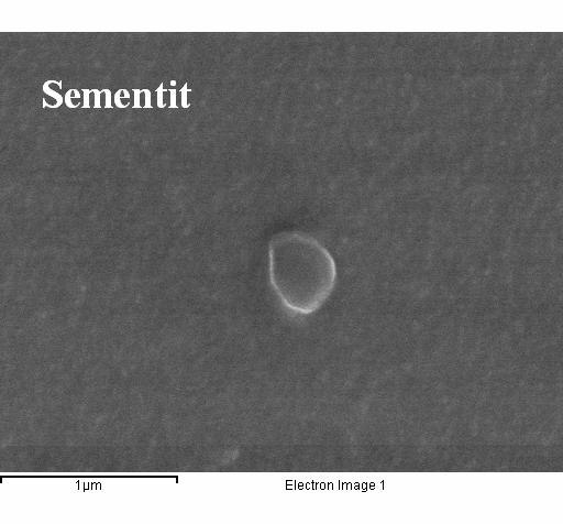 164 Resim. 7.33. 3-1 numaralı 15 ppm bor içeren Ç1020 malzemesinin haddeleme yönüne dik olarak alınan SEM incelemesi sonucu elde edilen mikroyapı fotoğrafı ve enerji ayırmalı kimyasal analiz grafiği.