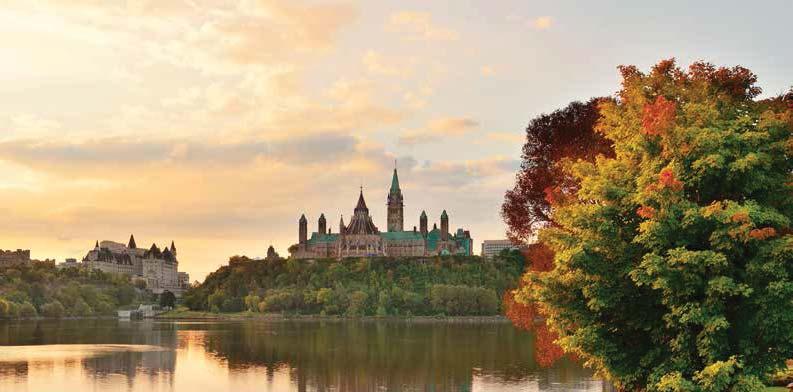 KANADA DA İNGİLİZCE Ottawa Onaylı olduğu kurum Muazzam mimarisi ile unutulmaz bir manzara sunan nehir boyunca uzanmış Parliament Tepesi.