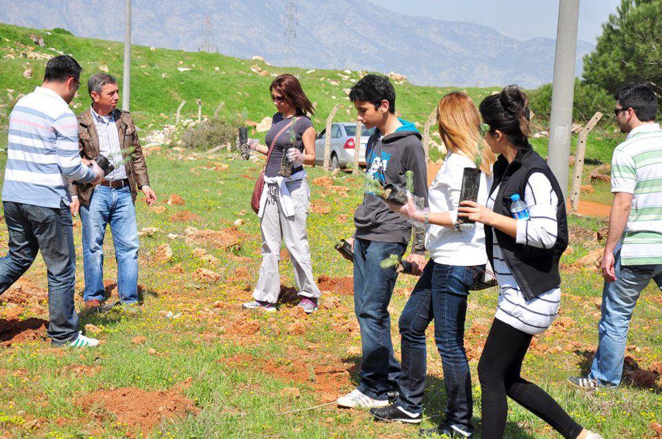 Ayrıca diktiğimiz fidanları öylece bırakmıyoruz yerinde gidip bakımlarını ve büyümelerini takip ediyoruz.