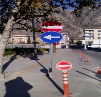 adet Resmi Araç harici girmesi yasaktır levha, Talat Öncel Caddesi Atatürk Lisesi yan