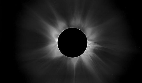 Işıma bölgesi Işıkküre (fotosfer) Renkküre (kromosfer) Taç (korona) Konveksiyon bölgesi Güneş in çevresinde milyonlarca kilometre uzanan, plazmadan atmosfer e korona denir.