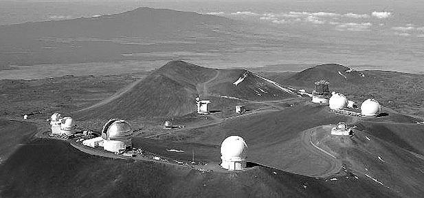 Yukarıda, Hawai deki Mauna Kea Yanardağı na kurulmuş çok sayıda gözlemevi görülüyor. 47- Karanlık madde nedir?