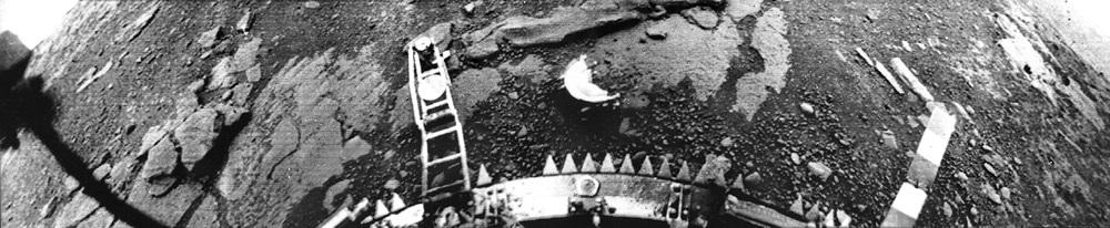 ama uzay aracıyla bağlantı kısa süre sonra kopmuştur. ABD nin Temmuz 1962 de fırlattığı Mariner 1 ise denize düşmüştür. Ama Ağustos 1962 de fırlatılan Mariner 2, Venüs ün 34.