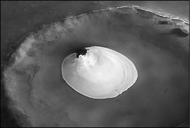 Bu suyun bir bölümü kutup bölgelerindeki kraterlerin güneş ışığı görmeyen bölümlerinde günümüze dek buz olarak kalmıştır. Viking uzay araçları Mars a yaşam aramaya gitmişti.