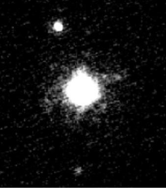 27-Yıldız kayması nedir? Solda Plüton ve üç uydusu ile sağda Haumea ve iki uydusu görülüyor.