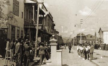 son seneler zarfında Abdurrahim Şerif in içtimai [sosyal] meseleler tarihi ile, bu arada halk ve divan edebiyatı ile alaka tesis ettiğini [ilişki kurduğunu] görüyordum.