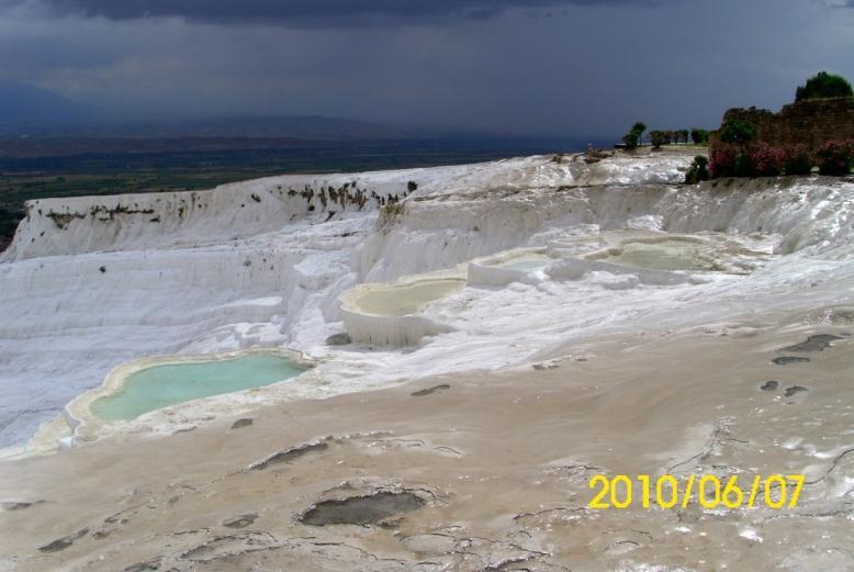 1.4.3.1 Pamukkale Termal Turizm Merkezi UNESCO tarafından Dünya Miras Listesi nde bulunan Pamukkale kaplıcaları Hierapolis Antik Kentinin bulunduğu alanda yer almaktadır (Aksu ve Aktuğ 2011).