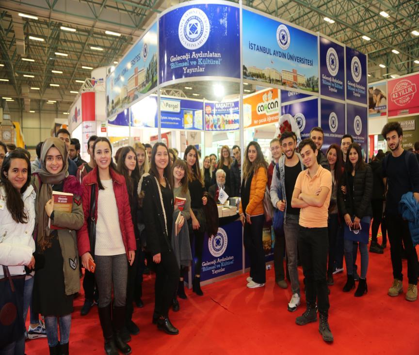 Sempozyum; Türkiye ve dünyadaki çalışmaları ile ses getiren, birçok dile çevrilen eserleri ile edebiyat alanında uluslararası ödüllere sahip