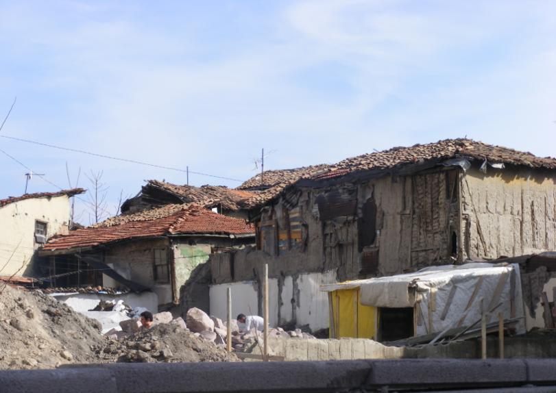 Altındağ Belediyesi Fen İşleri Müdürlüğü (Ağustos, 2011), alanda yapılan rekonstrüksiyon tekniğinin, onarılmayacak kadar kötü durumda olan ve Altındağ Belediyesi nin kamulaştırdığı yapılara