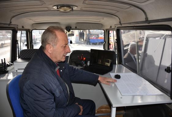 Mobil Araç tanıtımı sonrası Çarşamba pazarını gezen Didim Belediye Başkanı A.Deniz Atabay, pazarcı esnafına hayırlı işler diledi.