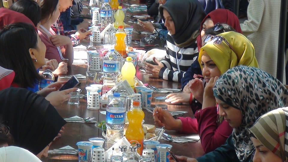 7: Damla Projesi gönüllere dokunuyor Gençlik ve Spor Bakanlığı tarafından hayata geçirilen Damla Projesi kapsamında 15 i Türk 25 i yabancı olmak üzere 40 öğrenci,ġlçemizi ziyaret
