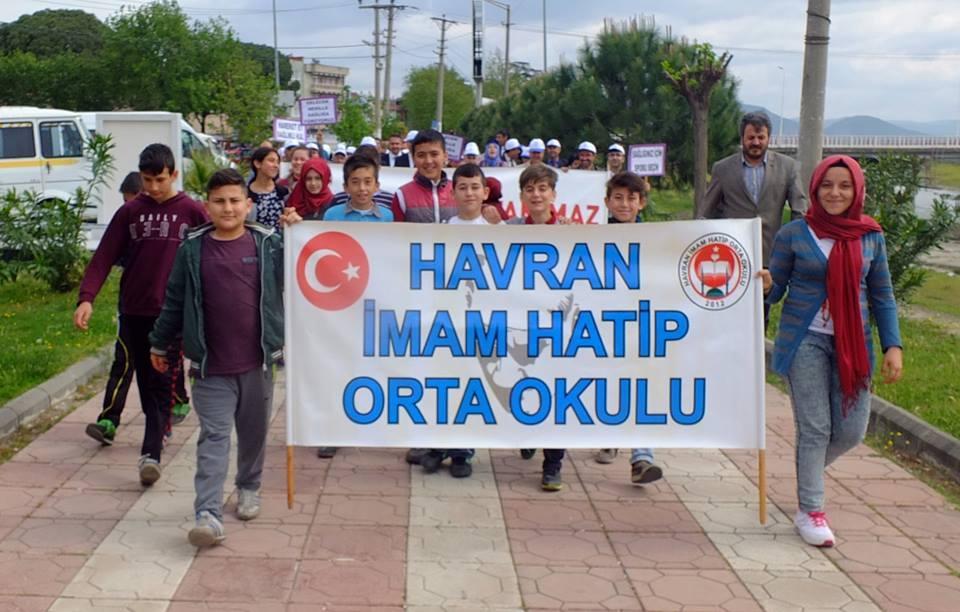 YürüyüĢe, Havran Kaymakamı Yasin Öztürk,Havran Belediye BaĢkan Vekili Turgay Kılıç,Havran Toplum Sağlığı Merkezi Müdürü Dr.