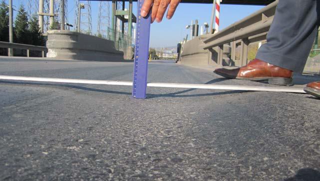 Tekerlek izi, kabaca; asfalt beton kaplamaların tekerleklerinin geçtiği kısımlarında oluşan uzunlamasına oturmalar olarak tanımlanabilir.