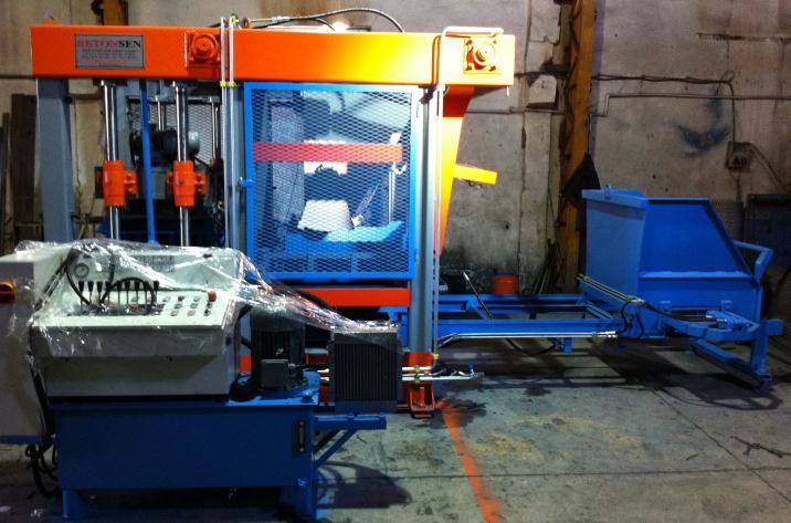BS20 MANUEL AND STACKING ROBOT INTERLOCK & BRIQUET MACHINE It is worked manuelly with an operator control unit. It is a hydraulic system. But,the control completely belongs to the operator.