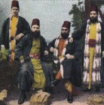 Örneğin Ermeniler pek küçük farklarla Türkler gibi giyiniyor, yine XIX.
