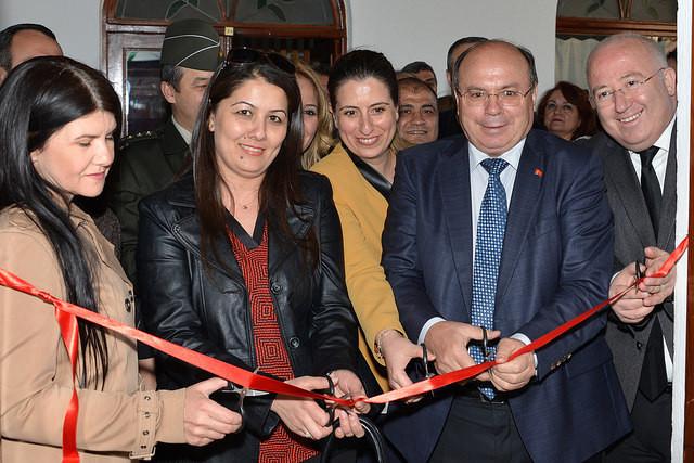 Cumhuriyetimiz kurulurken verilen kurtuluş mücadelesinde kahraman kadınlarımızın desteği ile bugünlere geldik. Türk milleti olarak kadına her zaman önem veriyoruz.