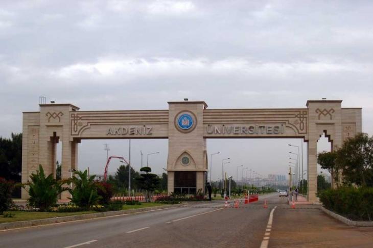 Akdeniz Üniversitesi öğrencilerine verilen disiplin cezaları Antalya Akdeniz Üniversitesi'nde yıl içerisinde yapılan çeşitli eylemlere katılan 70 öğrenci hakkında açılan adli