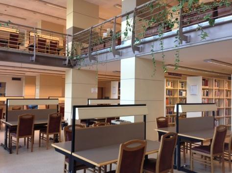 Kütüphanede okuma salonu dışında, öğrencilerimizin çalışması ve toplantı için ayrı bir mekan bulunmaktadır.