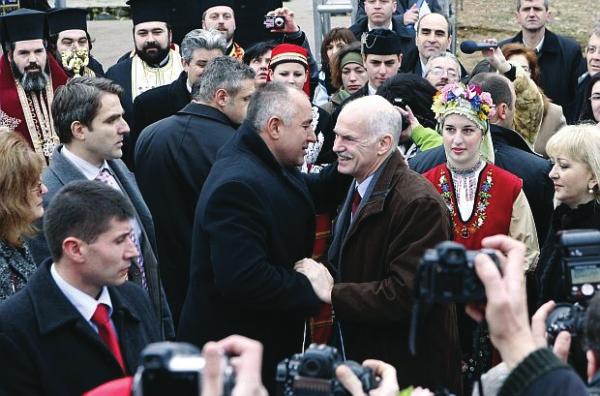 Bulgaristan Başbakanı Boyko Borisov da Bulgaristan ve Yunani- Mehmet Fikri nin Pedagojik Görüşleri Sayfa 4 te Sayfa 3 te Değerli okuyucularımız, Kırcaali Haber gazetesinin ilk sayısı Aralık 2007