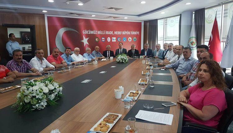 FETÖ'nün, yalan haberlerle yurt dışında Türkiye aleyhine karalama kampanyaları yürüttüğüne işaret eden Karslıoğlu, ekonominin de bu saldırıdan olumsuz etkilendiğini kaydetti.