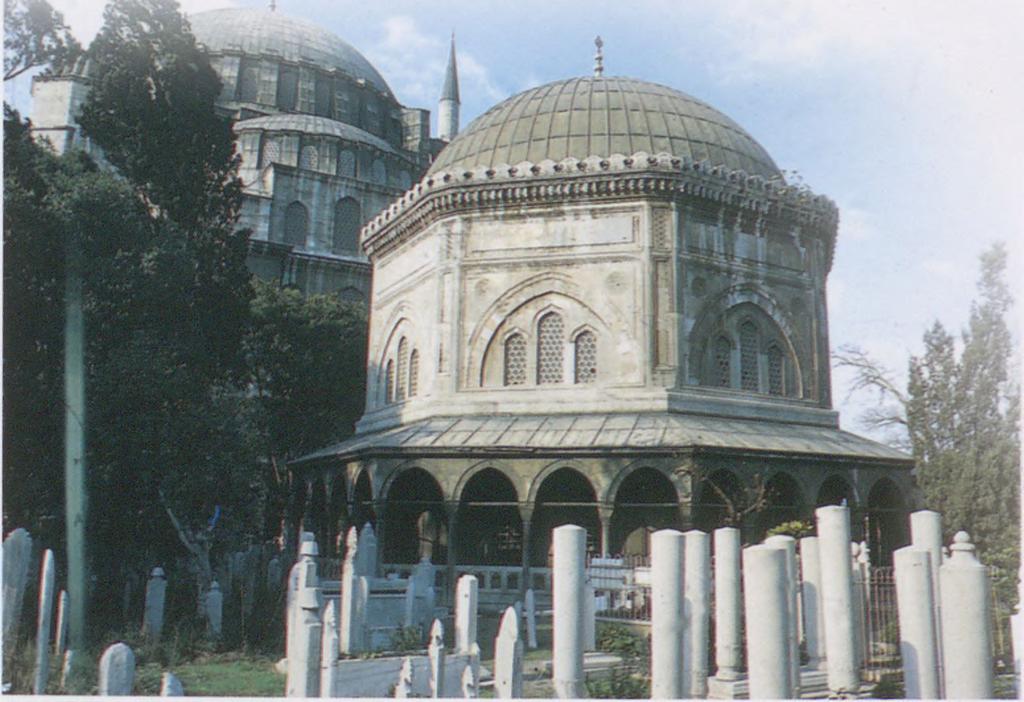 Sinan, Selimiye ile merkezi yapı tipinin dünyadaki en başarılı, en uyumlu örneğini ortaya koymuştur.