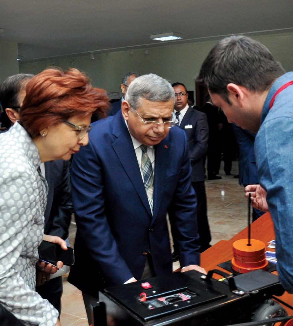 Durgun Ağırlık Kullanarak Manometre Kalibrasyonunun Yapılması Bernoulli ve Süreklilik Denklemleri Laminer, Geçiş Rejimi ve Türbülanslı Akışın Gözlemlenmesi Cisimler Etrafında Akım Alanı ve Akım